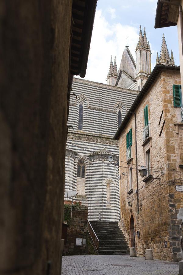 Ad Un Passo Dal Duomo Apartman Orvieto Kültér fotó